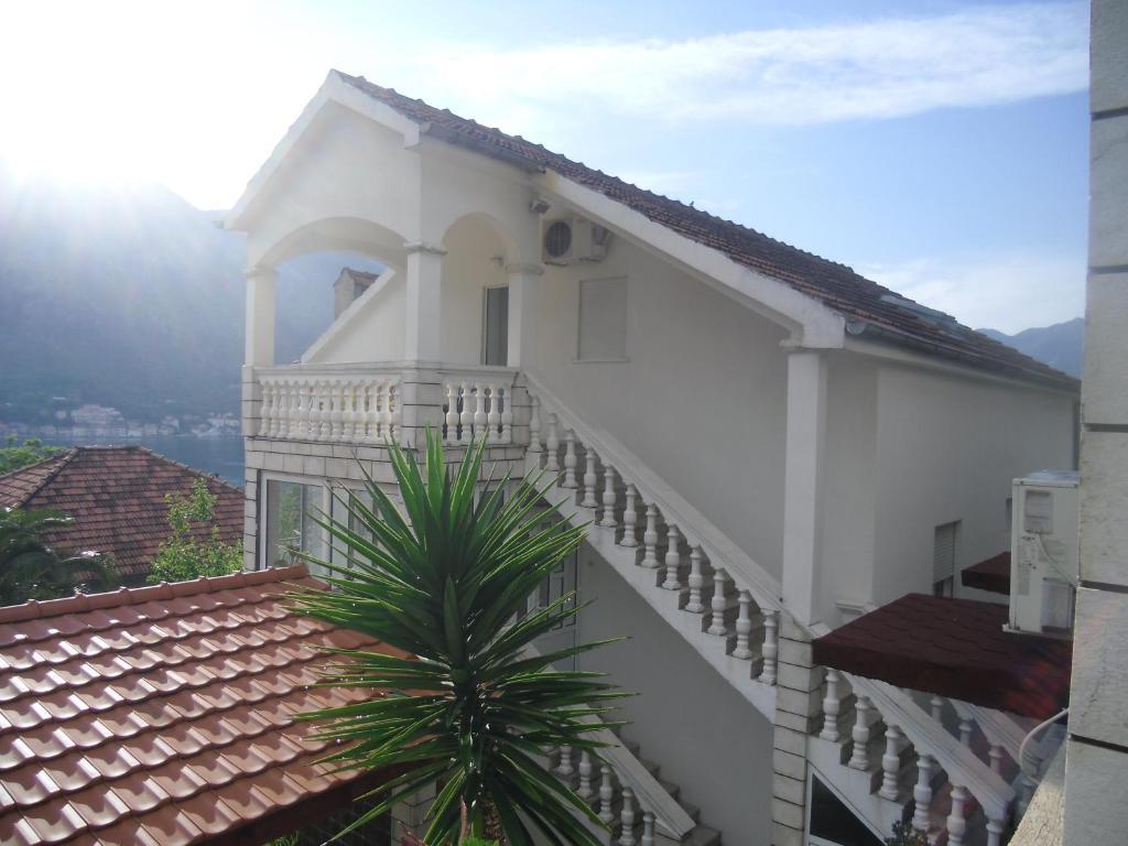 Apartments Coso Zlatne Njive Bb Cattaro Esterno foto