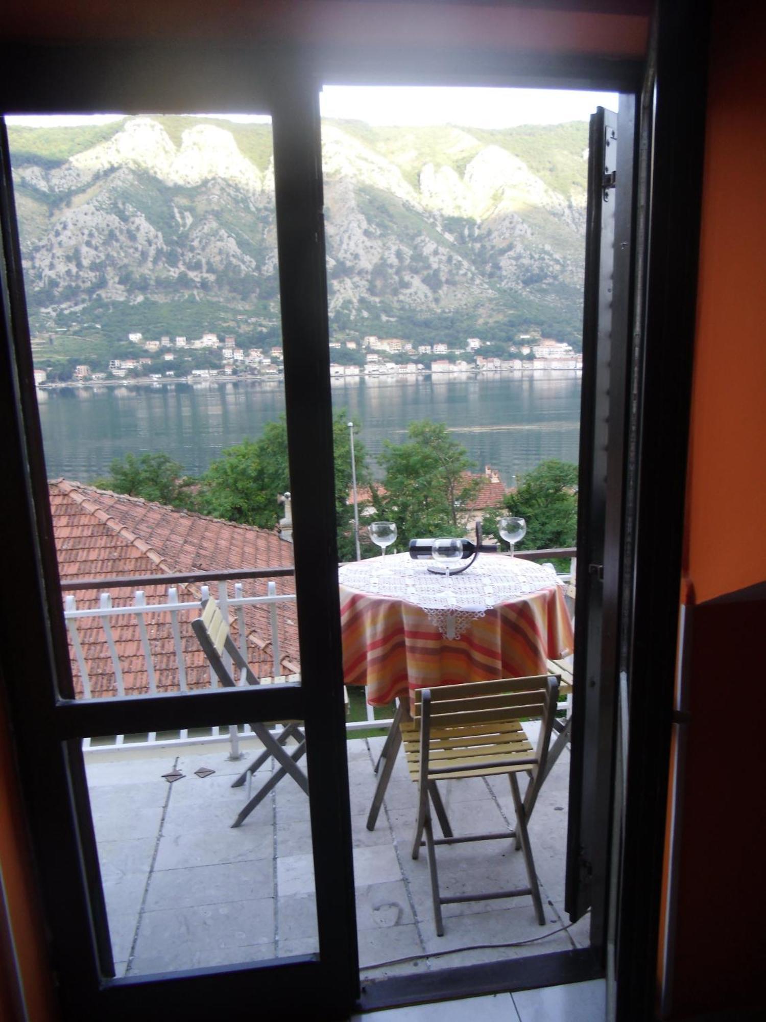 Apartments Coso Zlatne Njive Bb Cattaro Esterno foto
